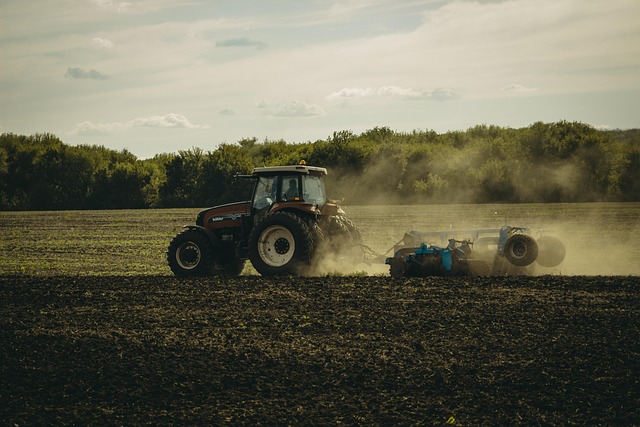 Free Tractor Farm photo and picture