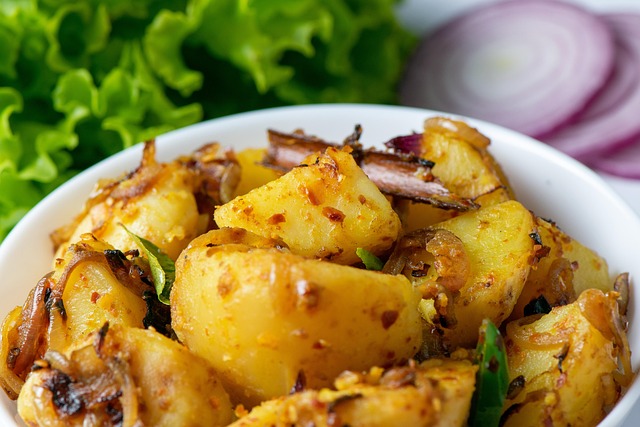 Potatoes, curry, dish and meal — photo by KavindaF