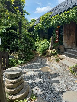 Free Garden House photo and picture