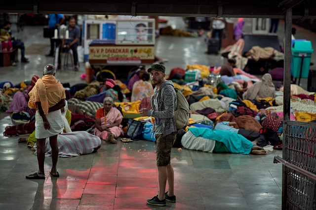 Indien, Togstation, Sover På Gulvet