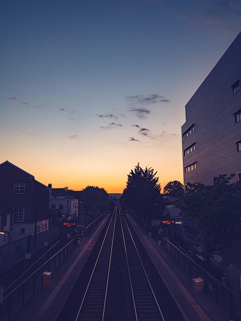 Sonnenuntergang, Bahnhof, Eisenbahn