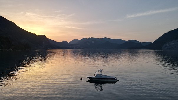 Free Lake Boat photo and picture