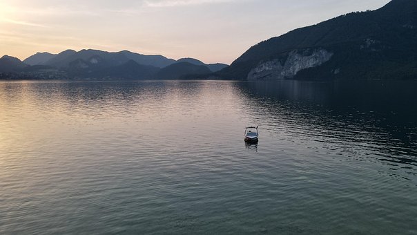 Free Lake Boat photo and picture