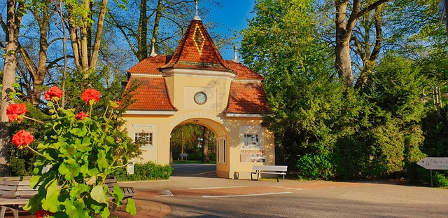 Free Gate Building photo and picture
