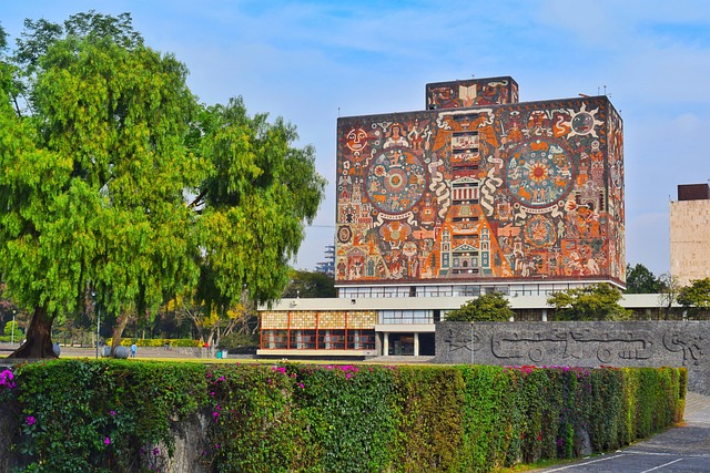 Mural, Edificio