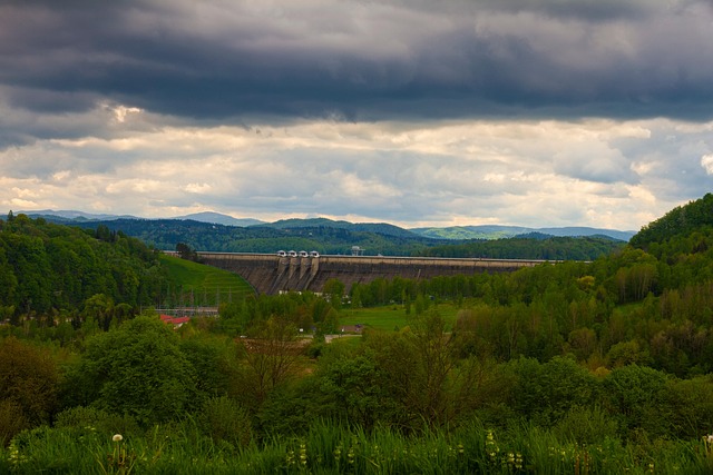 Free Solina Dam photo and picture