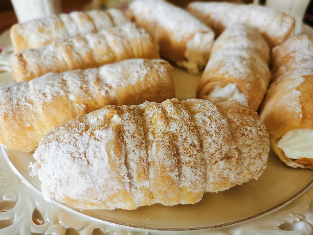 pastries, foam rollers, dessert, sweet, food, cook, calories, nutrition, baked goods