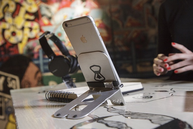 Free Phone Stand photo and picture