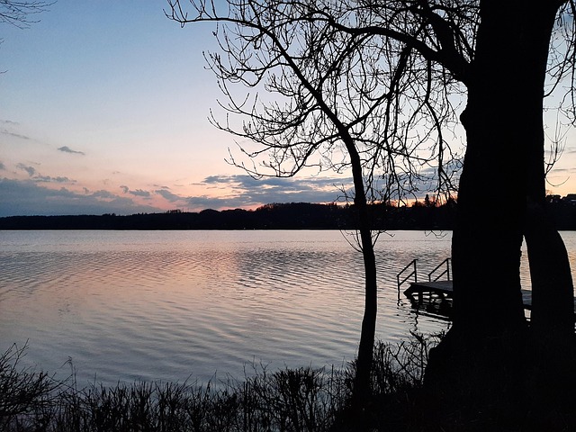 Free Lake Web photo and picture