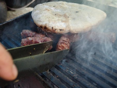 Cevapi, Grill, Bosnisk Mad