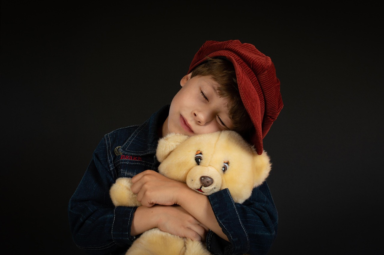 https://cdn.pixabay.com/photo/2021/07/20/13/23/boy-6480743_1280.jpg