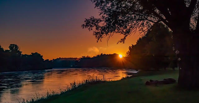 Free Sunrise Water photo and picture