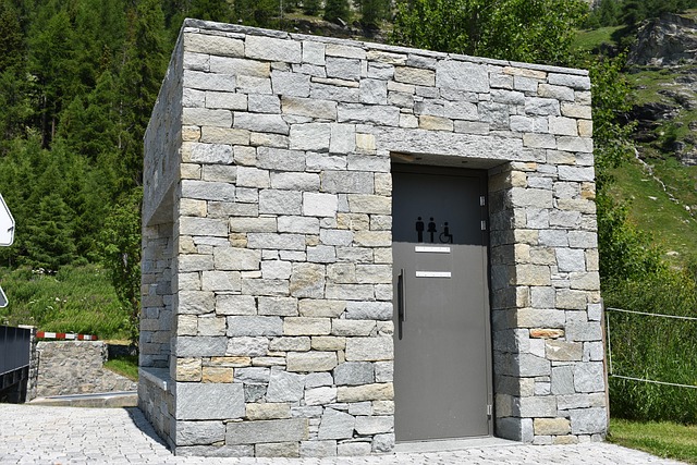 Free Toilet Engadin photo and picture