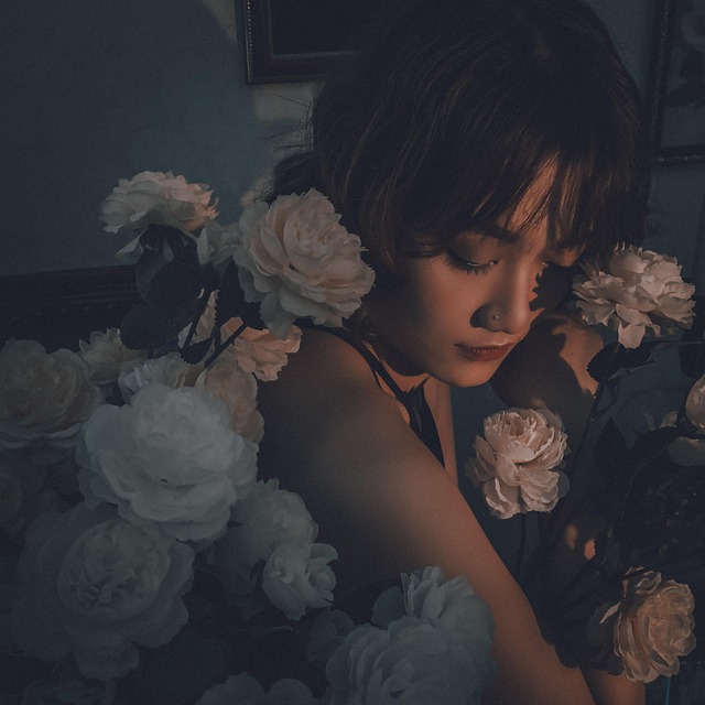 Free Beautifull Woman photo and picture