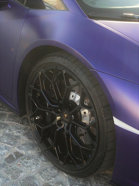Free Lamborghini Huracan photo and picture