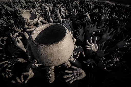 Wat Rong Khun, Pengeskål, Hænder