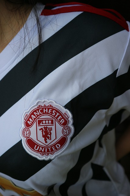 Manchester United sofre aos 90+6m e empata em jogo de golaços
