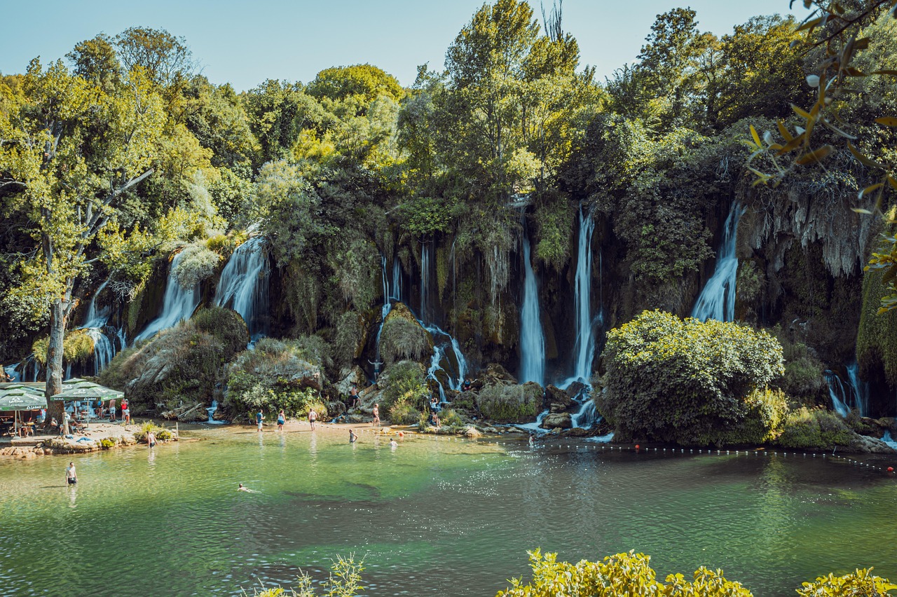 Waterfall - free online jigsaw puzzle photo