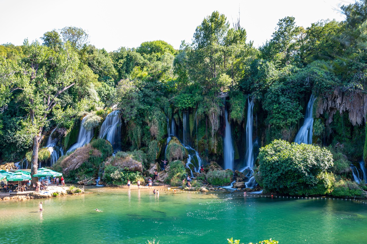 Waterfall - free online jigsaw puzzle photo