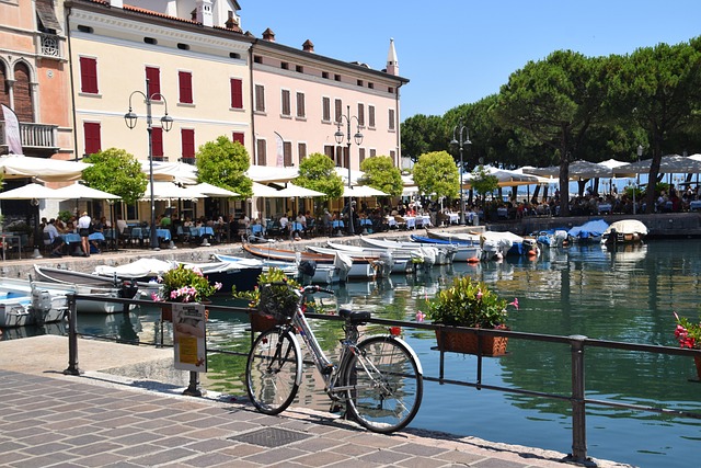 Free Italy Lake photo and picture