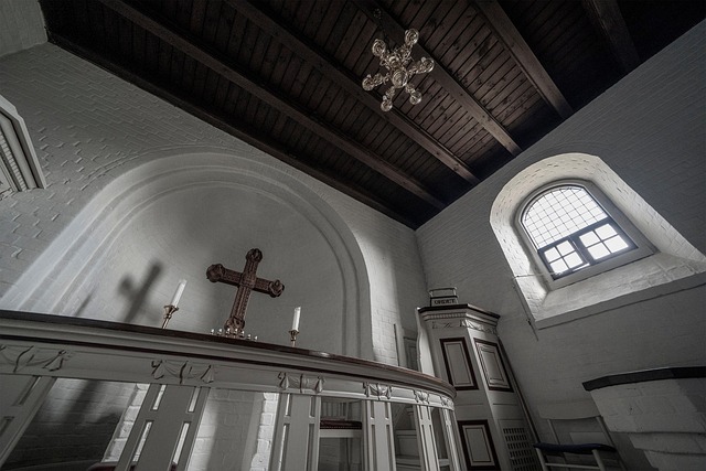 Kirke, Kryds, Tilbede, Korsfæstelse