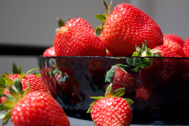 Free Strawberries Fruits photo and picture