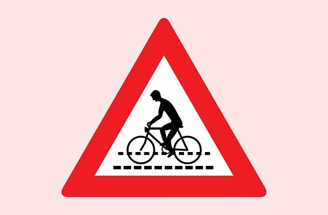 Free cyclist crossing sign illustration