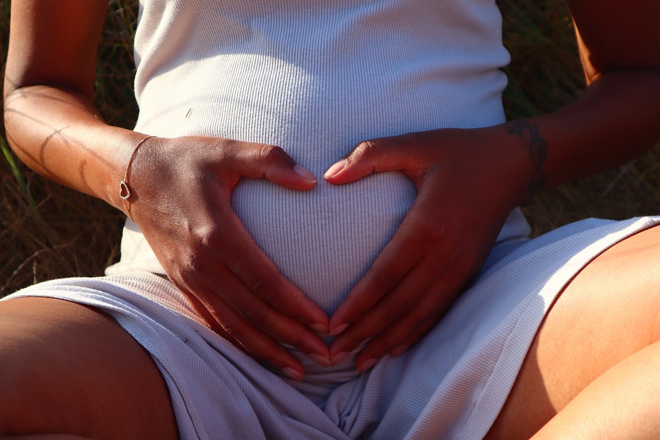 Navigating Maternity: Essential Care Tips for Expecting Mothers Navigating Maternity: Essential Care Tips for Expecting Mothers