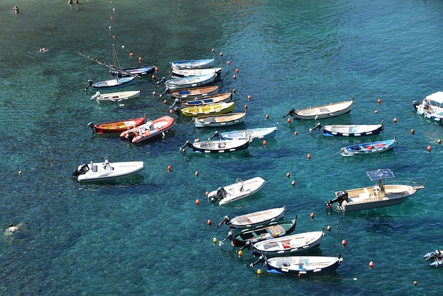 Free Lake Boats photo and picture