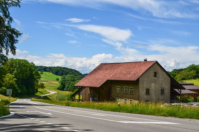 Free House Road photo and picture