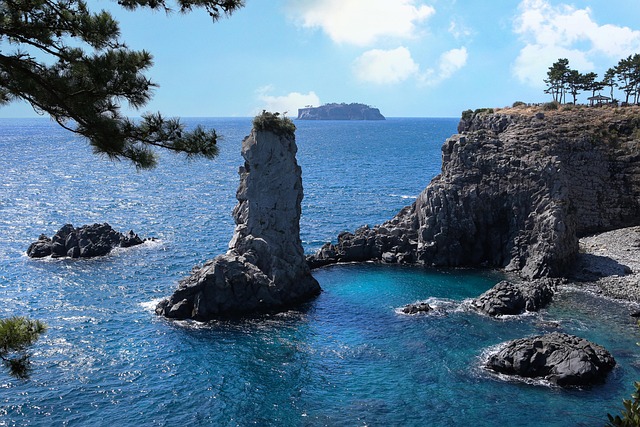 Free Oedolgae Cliff photo and picture