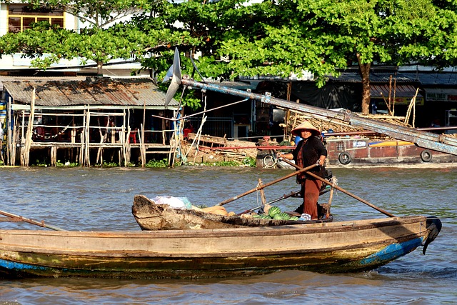 Free Boat Fruit Seller photo and picture