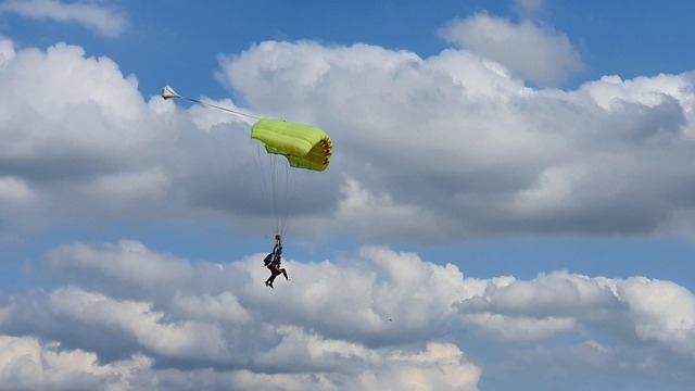 Free Parachute Tandem photo and picture