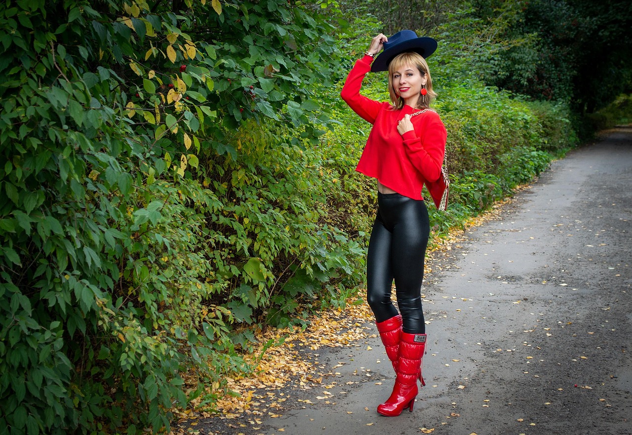 https://cdn.pixabay.com/photo/2021/09/15/07/27/woman-6626072_1280.jpg