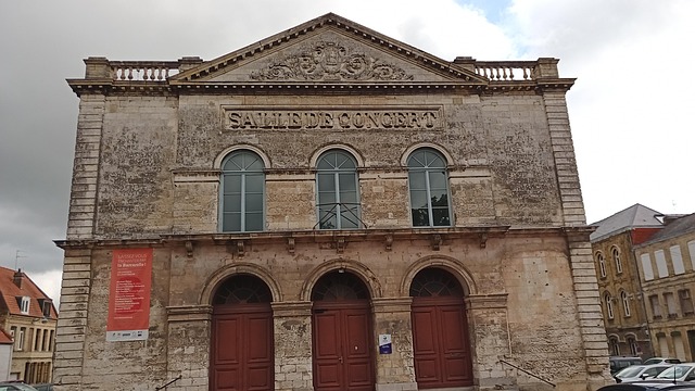 Saint Omer, Koncert Hal, Monument
