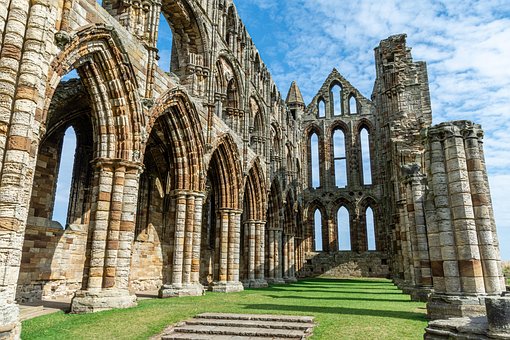Whitby Abbey, Kostol