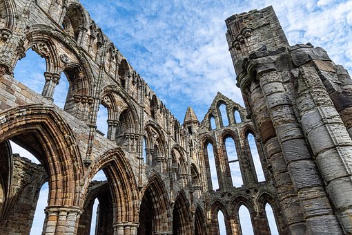 Whitby Abbey, Kostol