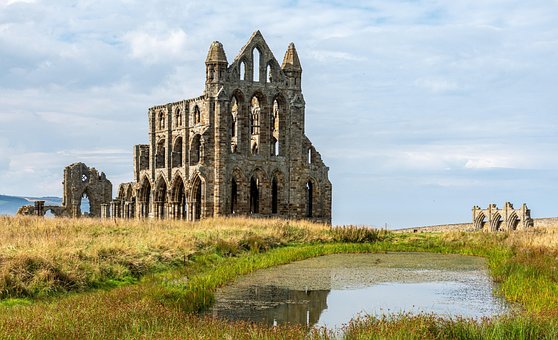 Whitby Abbey, Kostol