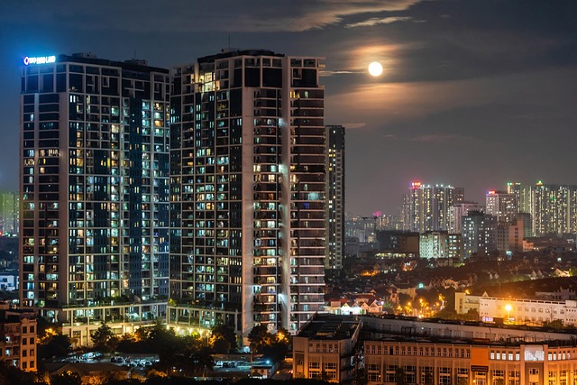 Free Mid Autumn Moon photo and picture