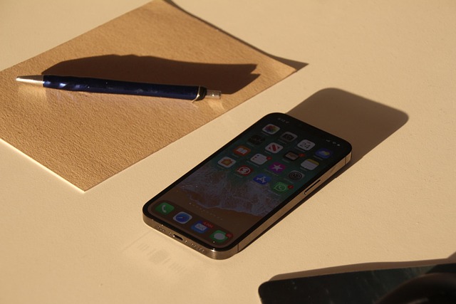 Free Iphone Iphone 13 photo and picture
