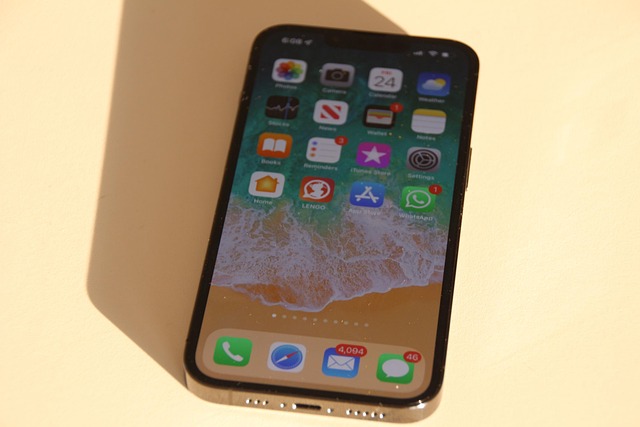 Free Iphone Iphone 13 photo and picture