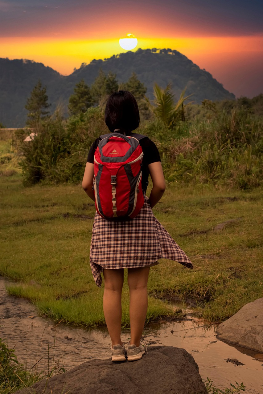 Femme, randonnée, montagnes, faire, photo | Photo Gratuite