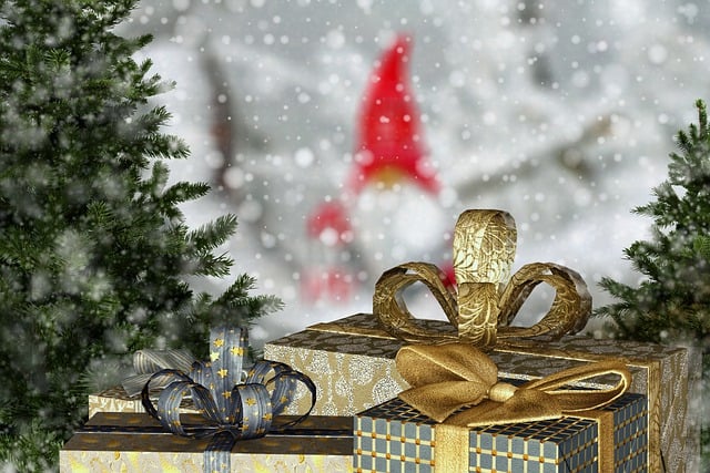 Free christmas gifts christmas tree illustration