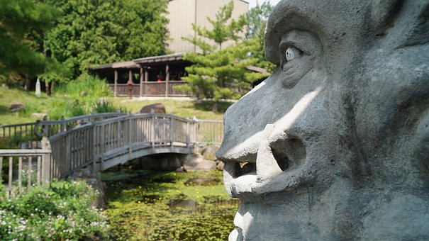 Free Dragon Statue illustration and picture