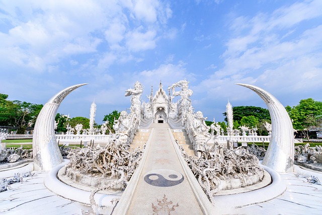Free Wat Rong Khun White Temple photo and picture