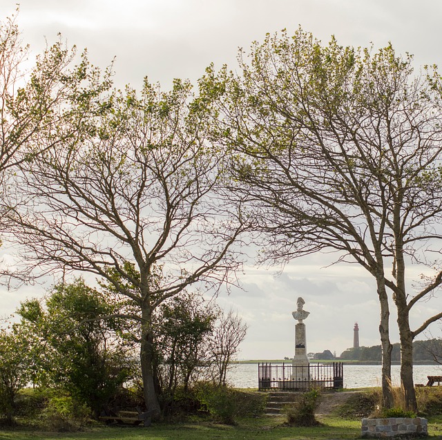 Free Monument Lighthouse photo and picture