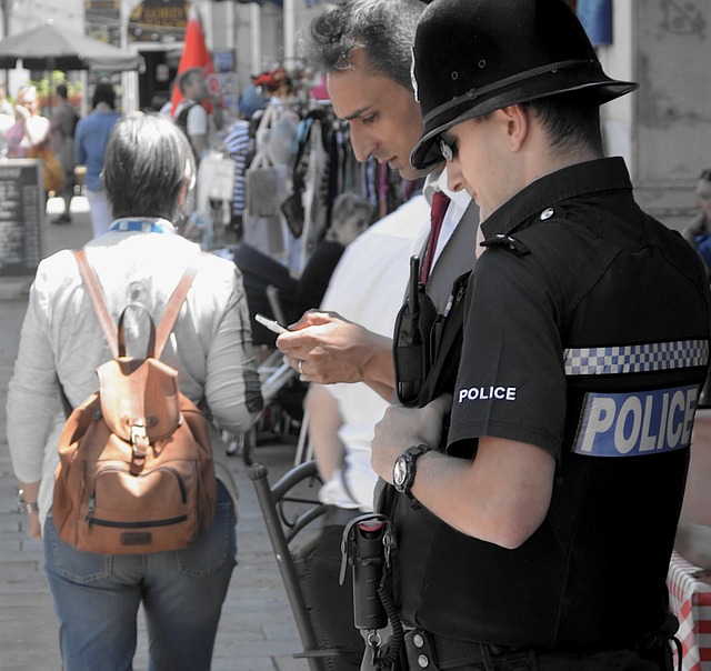 Jemanden Bei Der Polizei Anzeigen Englisch Oficial De Policía Inglés - Foto gratis en Pixabay - Pixabay