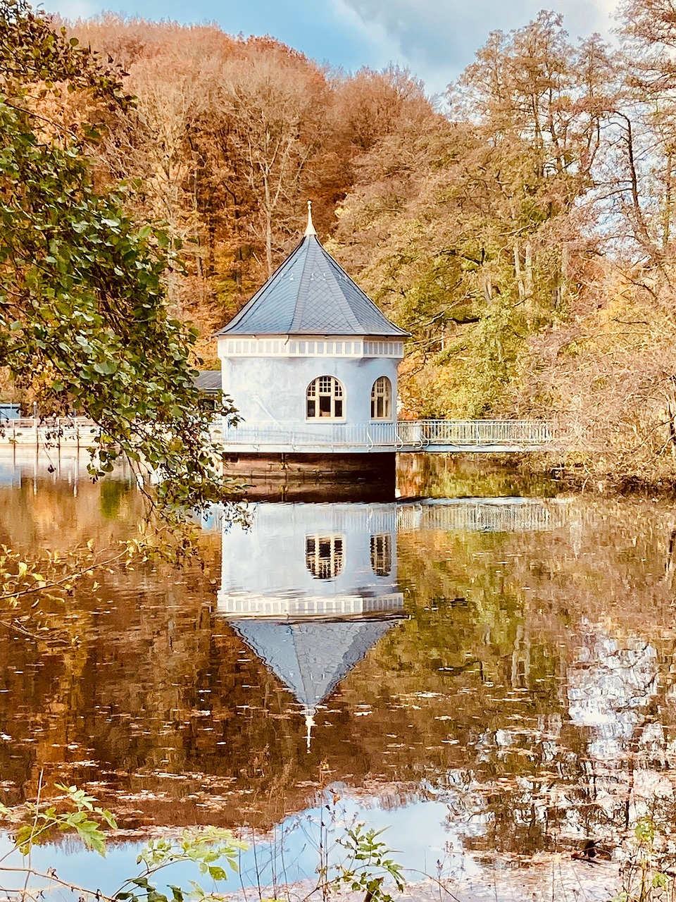 Free Reflection Lake photo and picture