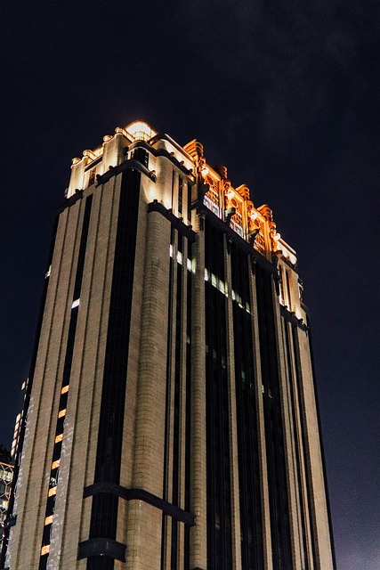 Free Parkview Square Atlas Building photo and picture