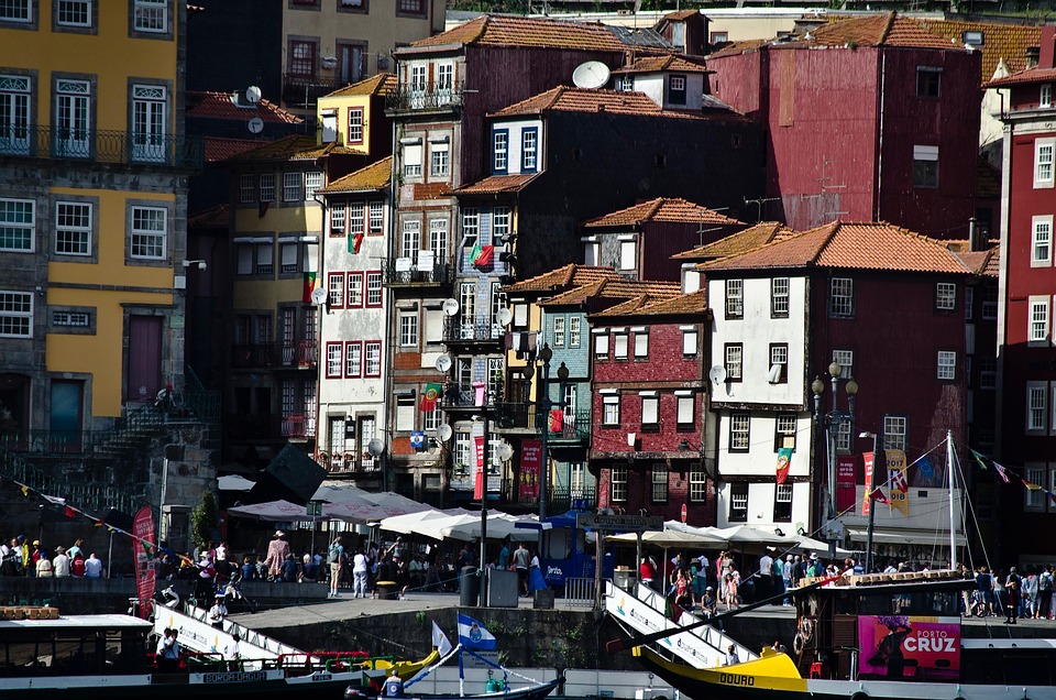 Near the River: The Most Scenic Spots to Stay in Porto